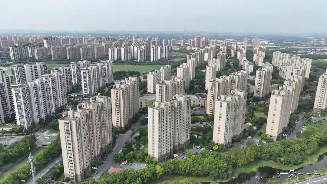 说实话，好久没有看到好的购房政策了，这不，今天上海突然购房门槛再降，非沪籍缴满1