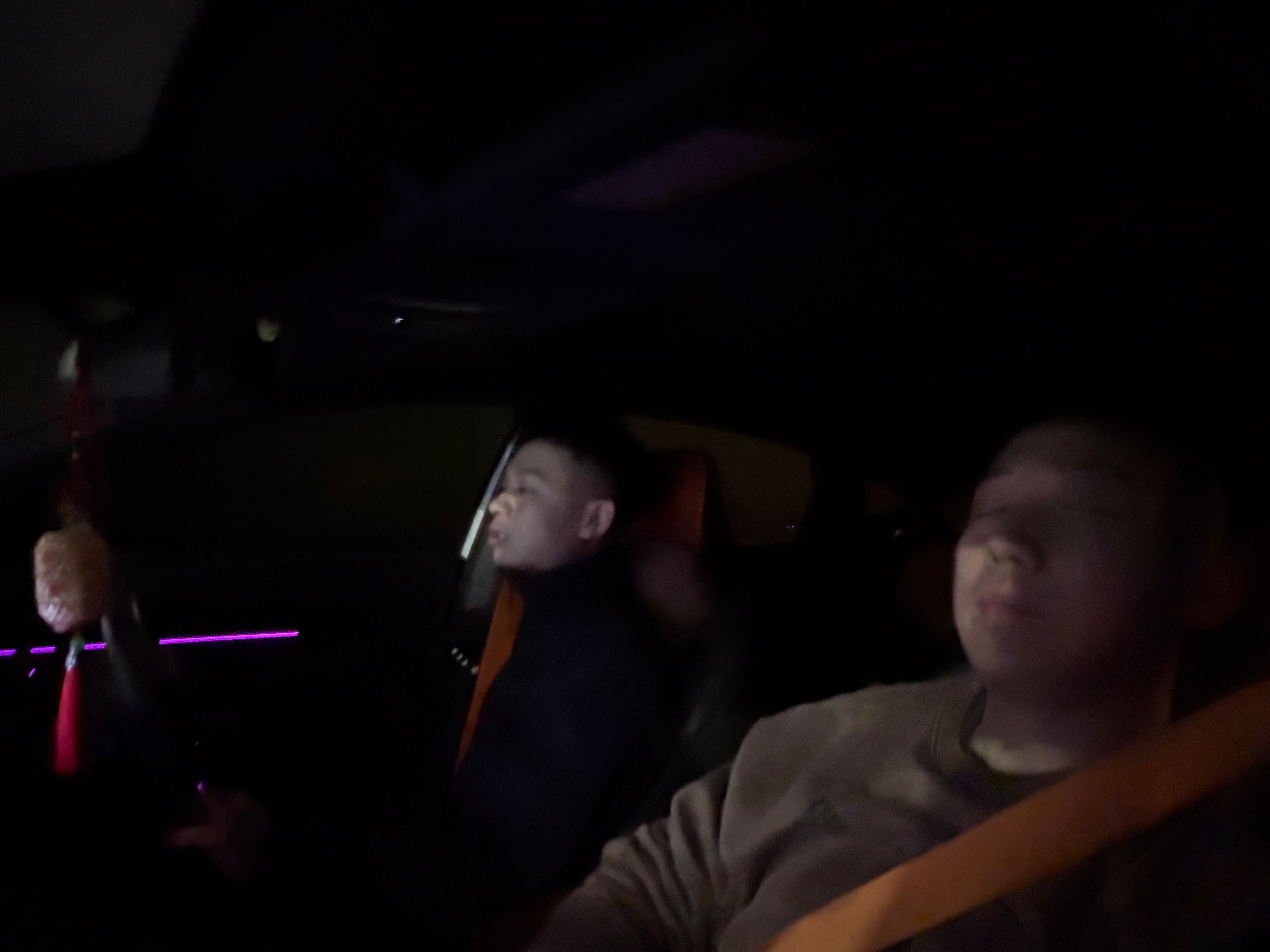 早刚到呼和浩特没错，今儿三点半起的，去海拉尔想起来跟广州五十多度温差，我就害怕七