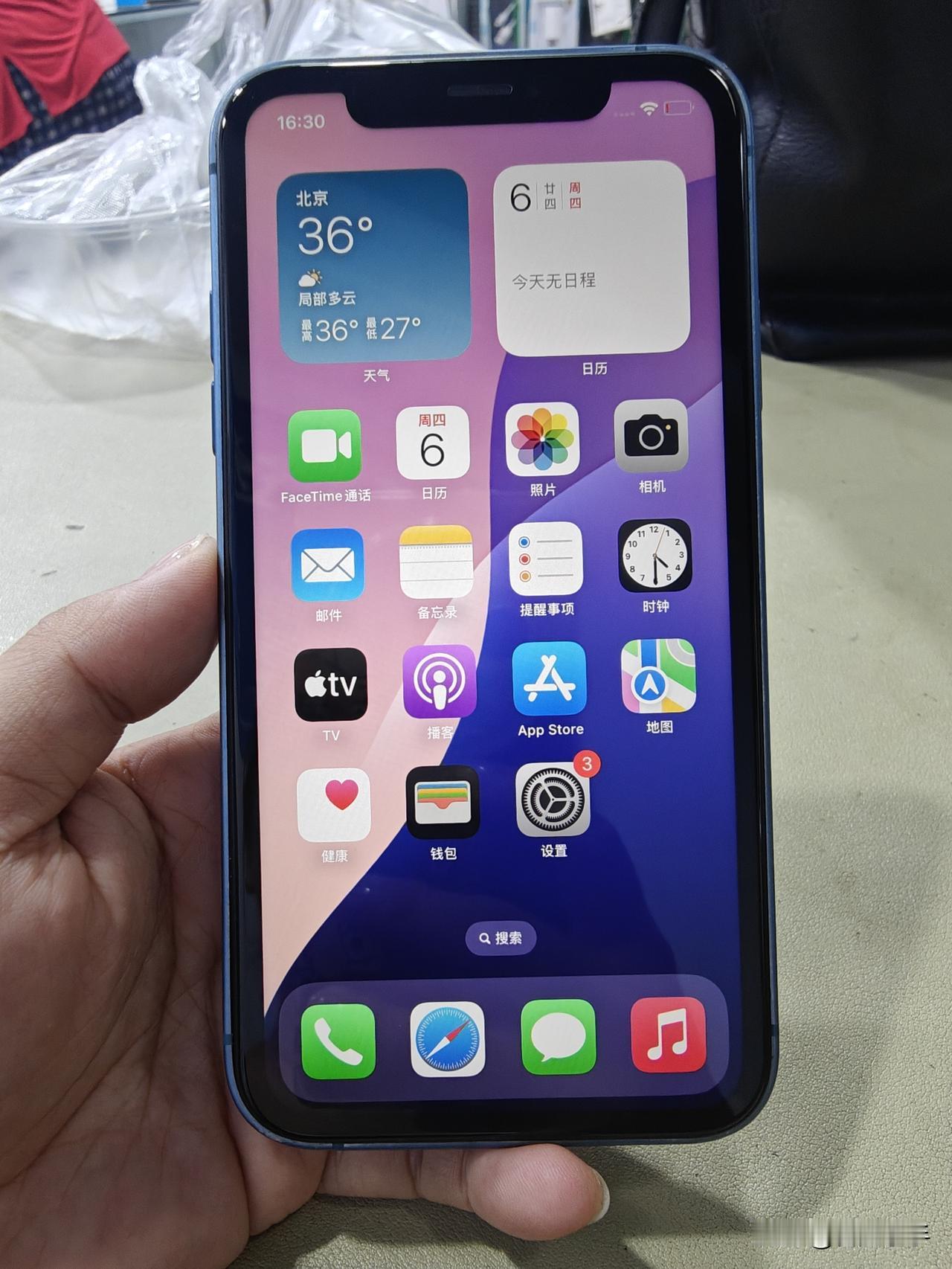 你以为卖二手机愁的是 卖不掉。其实不是的。这段时间二手机愁的是收不到货，没货卖。