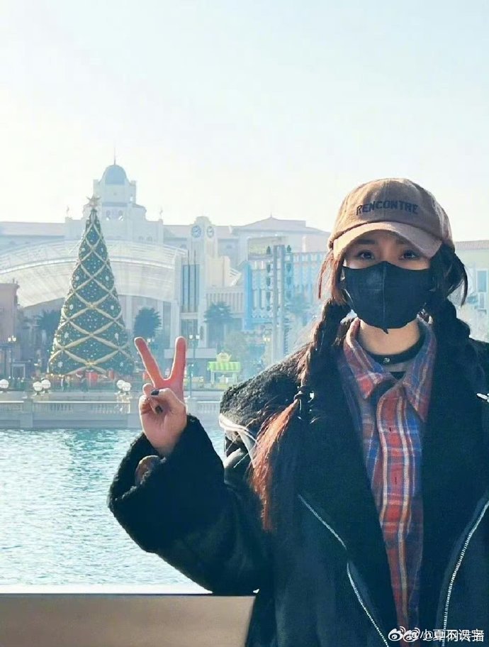 杨幂国庆节想自驾旅行 谁不想和杨幂“共同旅行”呢？她国庆要自驾，正征集大家的旅行