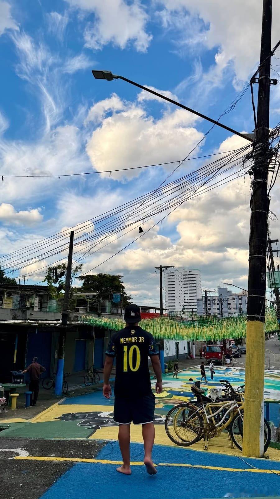 🚨拜仁小將麥孔·卡多索為巴西國家隊加油🇧🇷 