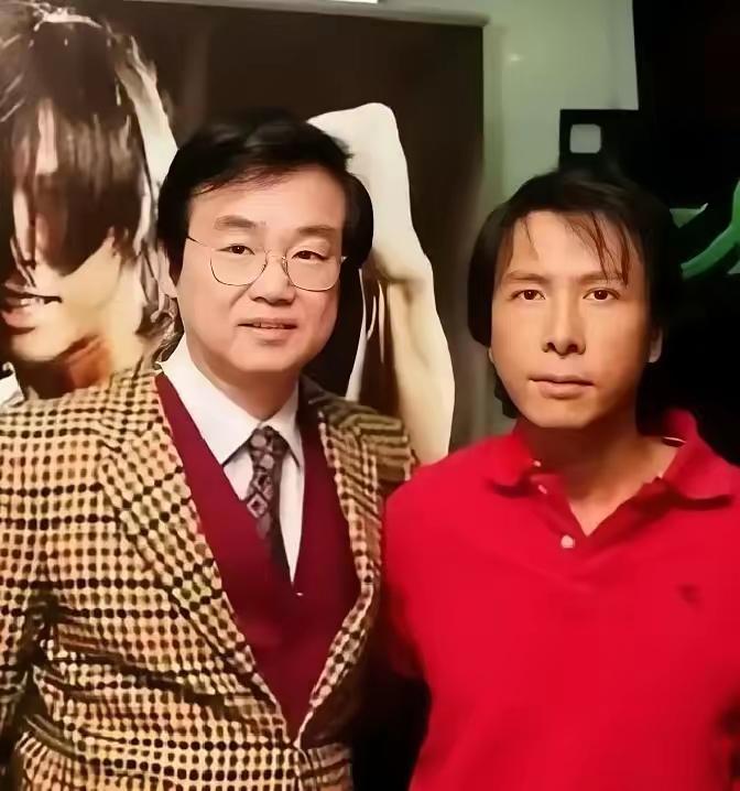 2008年，黄百鸣筹拍《叶问》，先找李连杰，李连杰要1亿片酬，又找成龙，成龙要7