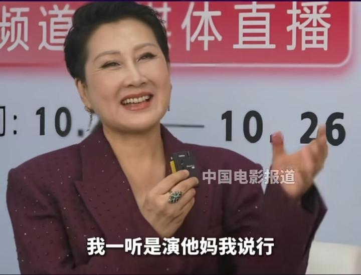 哈哈，张凯丽说我挺喜欢郭麒麟的，一听说在剧中演郭麒麟的妈妈，当场就答应了！10月