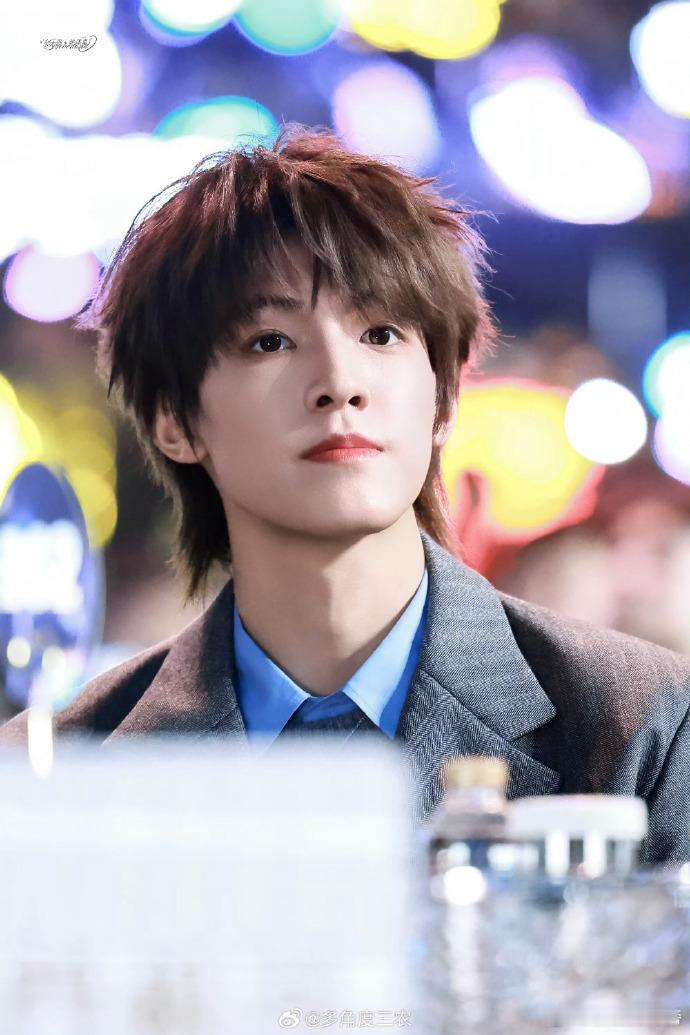 张泽禹出道后的第一个奖张泽禹获奖感言张泽禹的第一个奖项是他不断坚持与付出的见证，