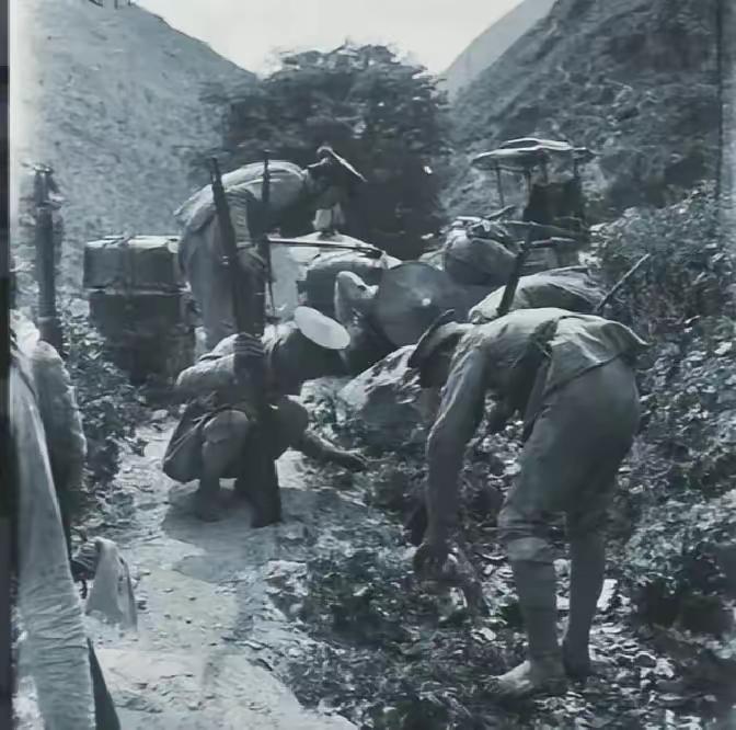 1934年，湘鄂川黔边境战火不断，川军军长郭汝栋接到命令，率部追击行进中的红军。