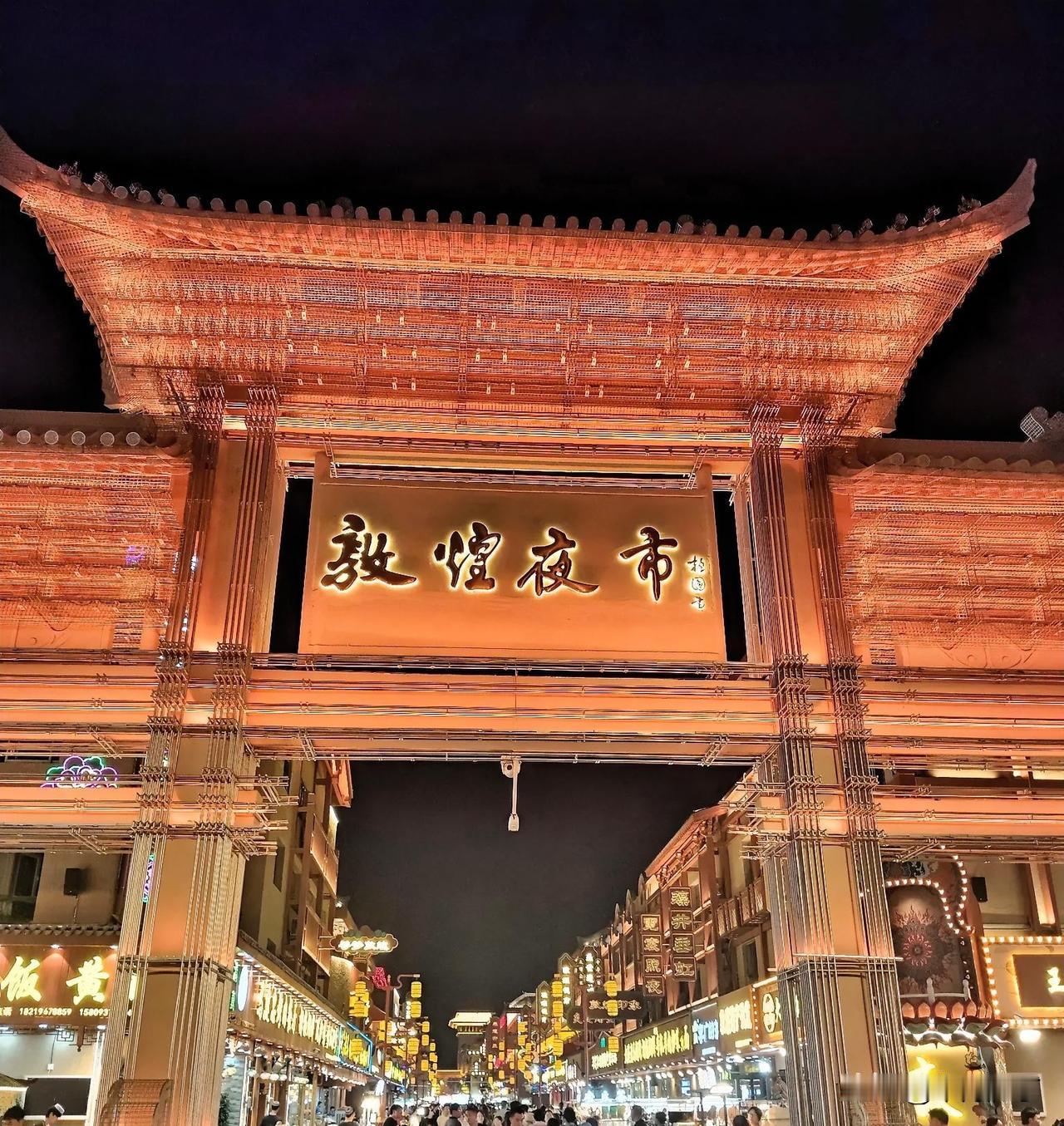 夕阳映血红。