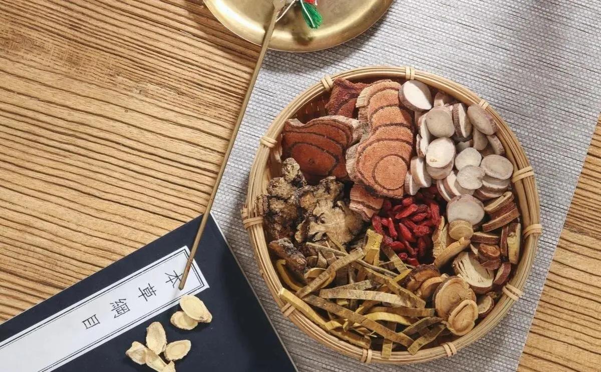 老年痴呆症是一种慢性的神经系统退行性疾病，主要表现为记忆减退、定向不能、判断力差