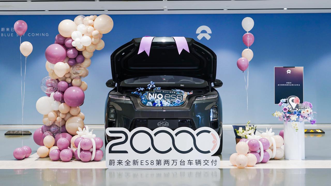70天交付破2万，这是蔚来ES8破的新纪录，40万级大三排SUV，还是纯电的，能