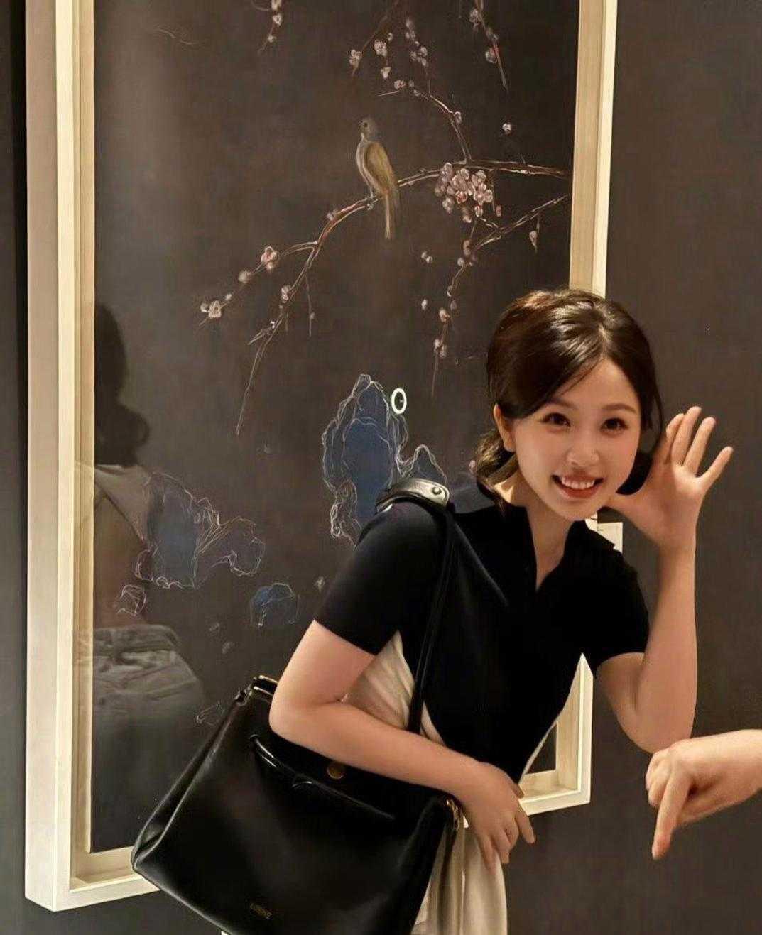 背后的镜子不是全给暴露了吗？