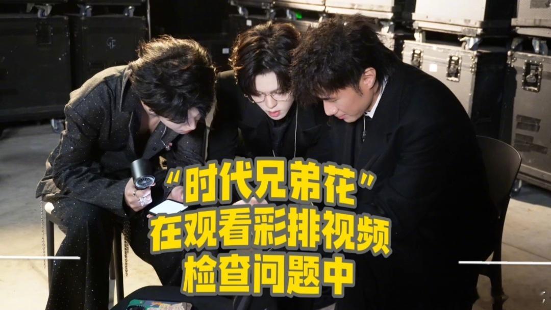 古巨基教黄子弘凡说粤语  发布的《基歌不息》vlog里，在《义海豪情》彩排现场，