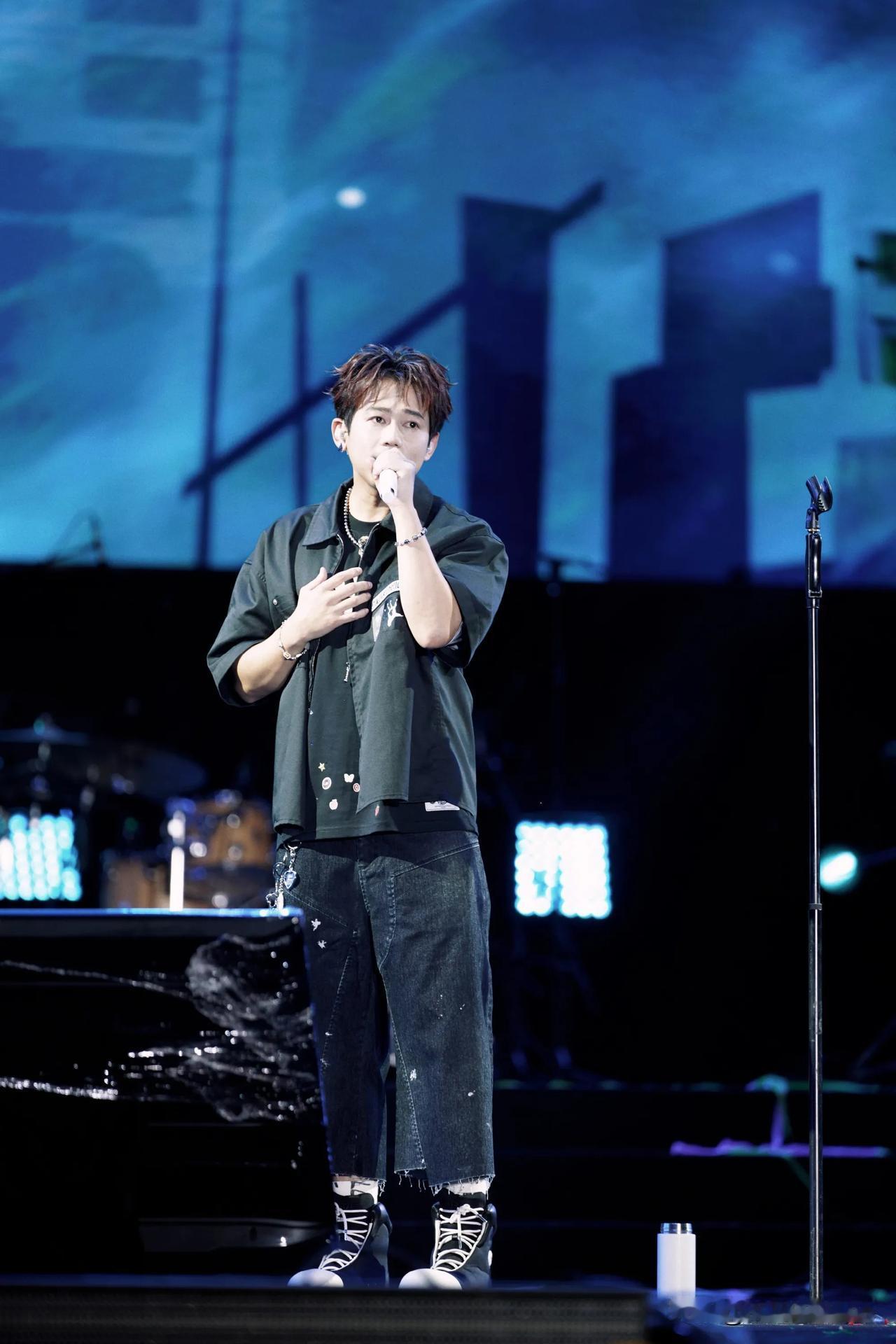 7月15日，苏醒发文说：“下半年的演唱会要开始了，和上半年的那几场没啥本质区别。