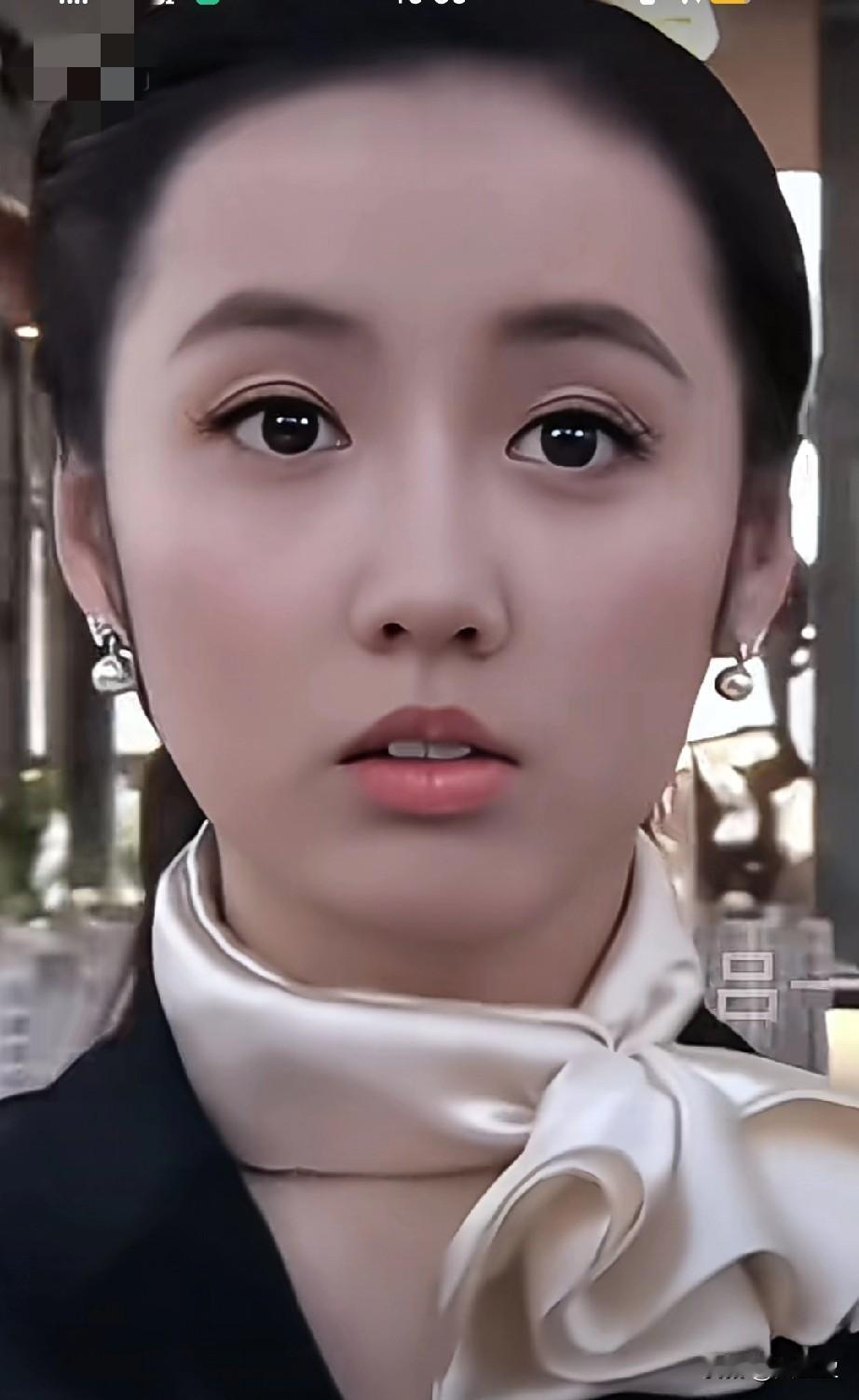 平凡的世界，中西北锤王的小娇妻，太美了！
她的小眼神和小嘴唇永远是那么的我见犹怜