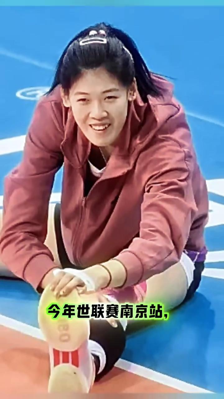 谁也没想到，中国女排最稳的那张王牌至今还在跟伤病死磕。今年世联赛南京站，李盈莹因