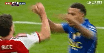 阿森纳2-1切尔西，罗杰斯和赖斯这对英格兰队友干起来了原因是切尔西推反击时，赖斯