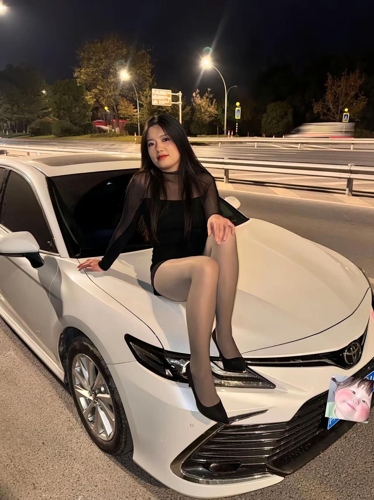 这微胖的少妇你们喜欢吗？穿上丝袜高跟也有种特别的魅力微胖丰满性感女神 性感少妇 