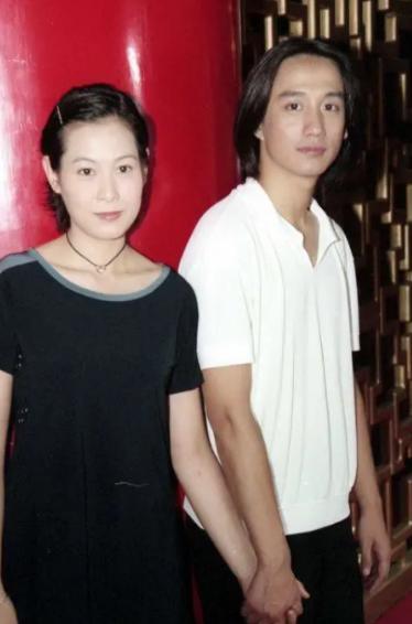 2004年，黄磊结婚前给刘若英打电话，说自己愿意为她悔婚。刘若英沉吟片刻，却说祝