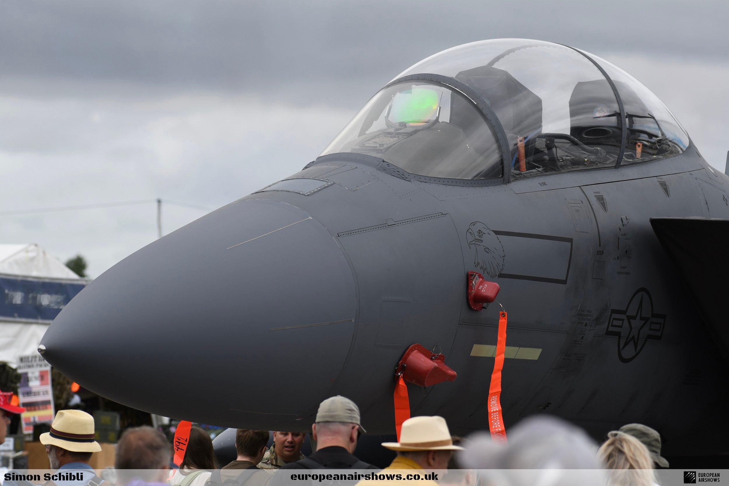 今日老鹰  1986年12月11日，第一架量产型F-15E（86-0183）首飞