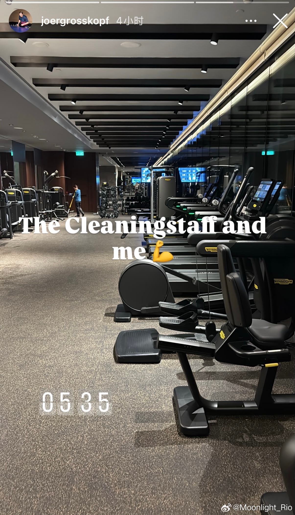 早上5点多的健身房，只有保洁人员和老罗 