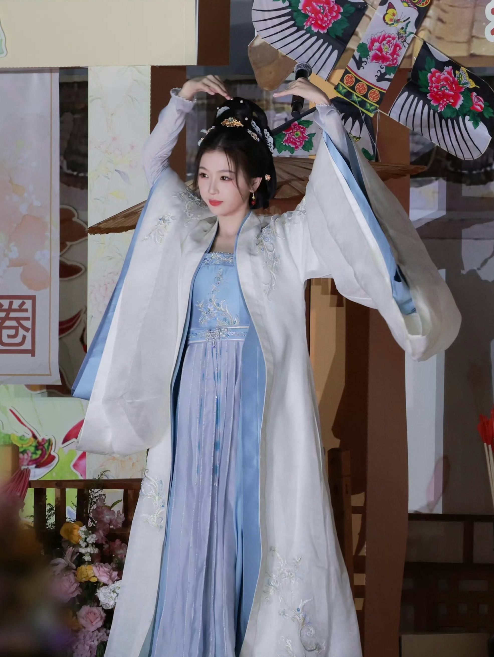 云初令杀青欣情： 