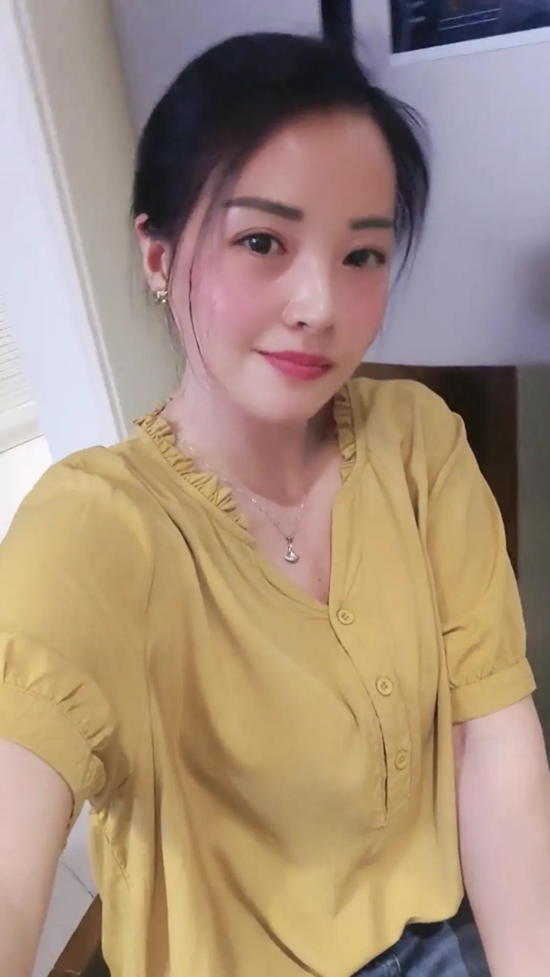 有机会我请你喝酒，喝醉了我给你讲这些年的心酸和委屈，你给我擦眼泪。
我是@香茗还