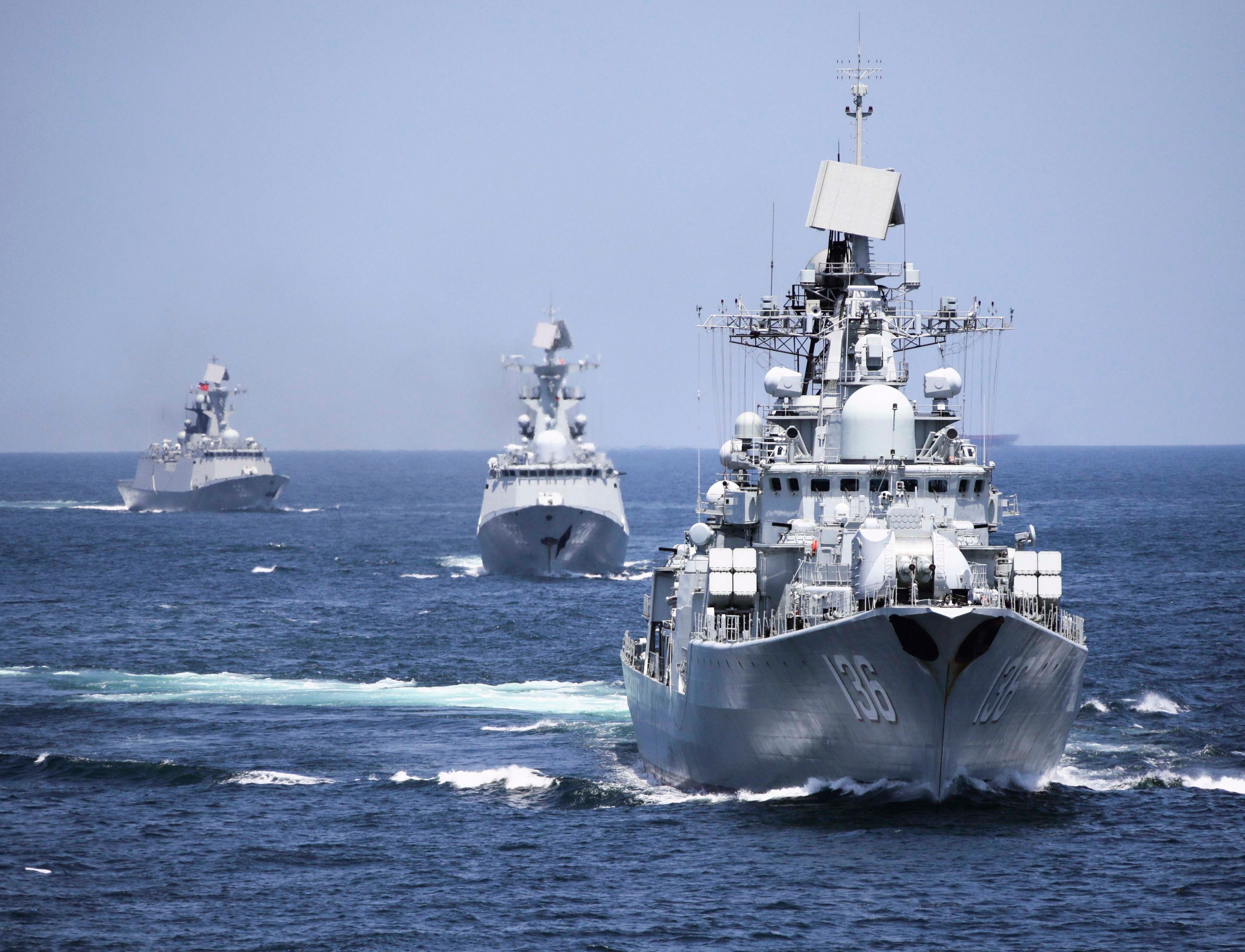 新时代老将风采去年，956E杭州舰在外执行任务超过200天，支队年度群众性练兵比