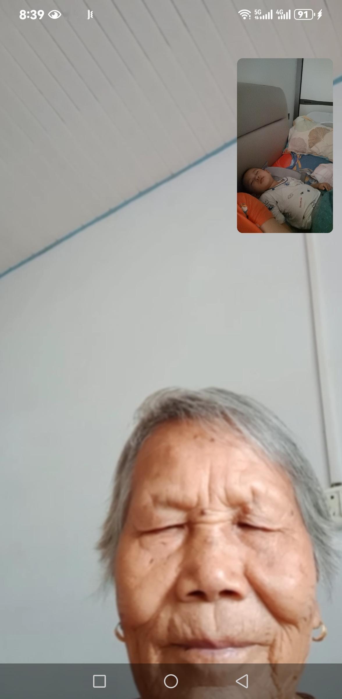 奶奶离我们很远，每天有奶奶关心，就感觉我老公还活着一样。看到奶奶就像看...