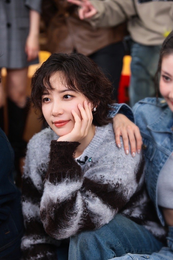 李斯丹妮汇报式年终总结 李斯丹妮年度精彩汇报震撼发布！在过去的一年里，她的音乐事