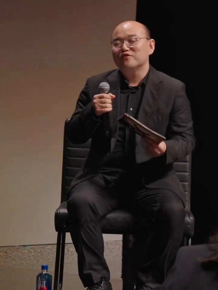 首先我还是想说一下，本身我个人来说还是非常激动的，今天可以能够邀请到沃兹，然后去