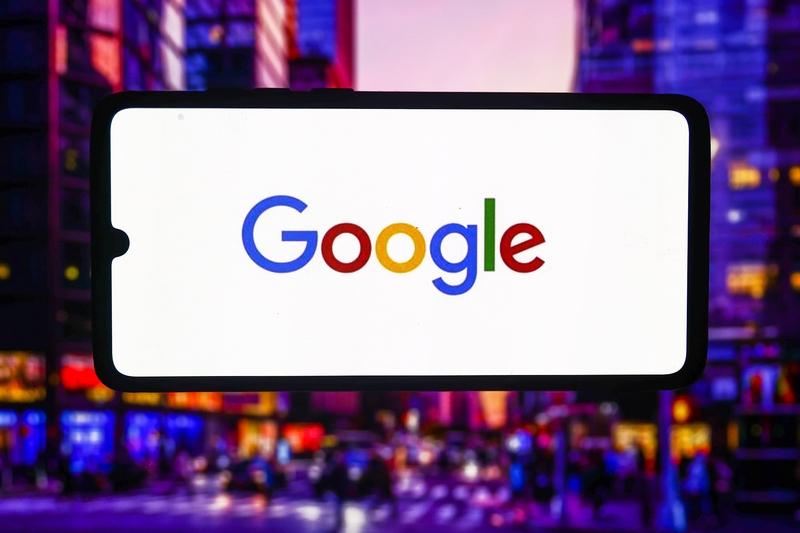 巴菲特首次重仓谷歌，
阿里推进千问应用，
这两条消息让市场重新评估AI应用的前景