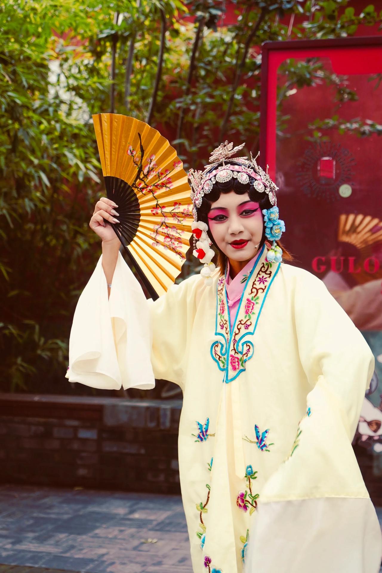  🪭在北京这座古老与现代交织的城市中，鼓楼西大街，是连接大运河与中轴线的独特纽