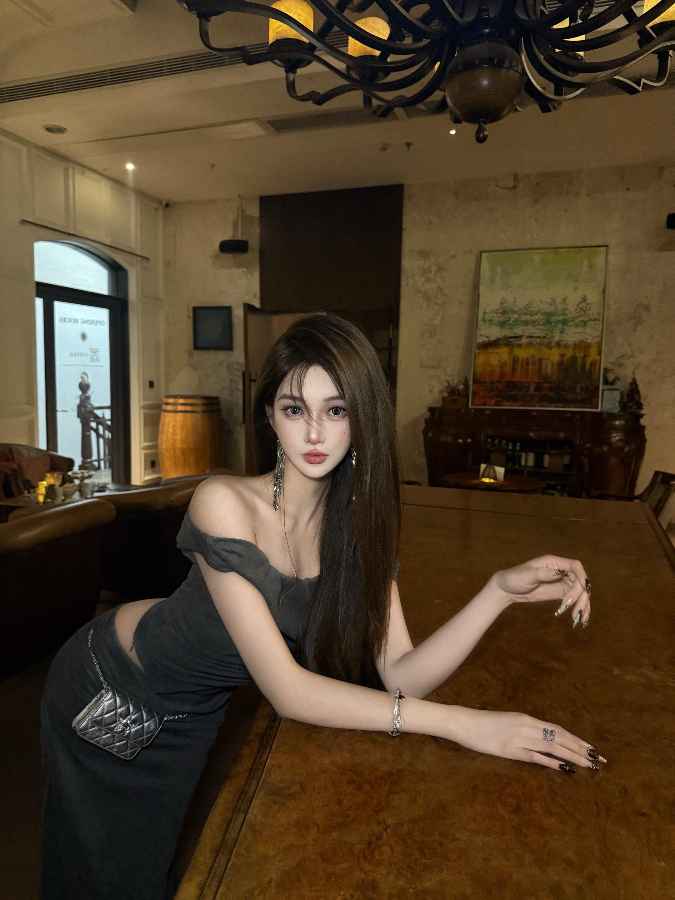 “爱是天赋，我是废物…”“你不是废物，你是礼物！”