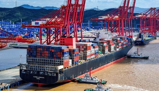 2026年初，一场港口运营权风波，将巴拿马推向中美博弈的风口浪尖，也让这个拉美小