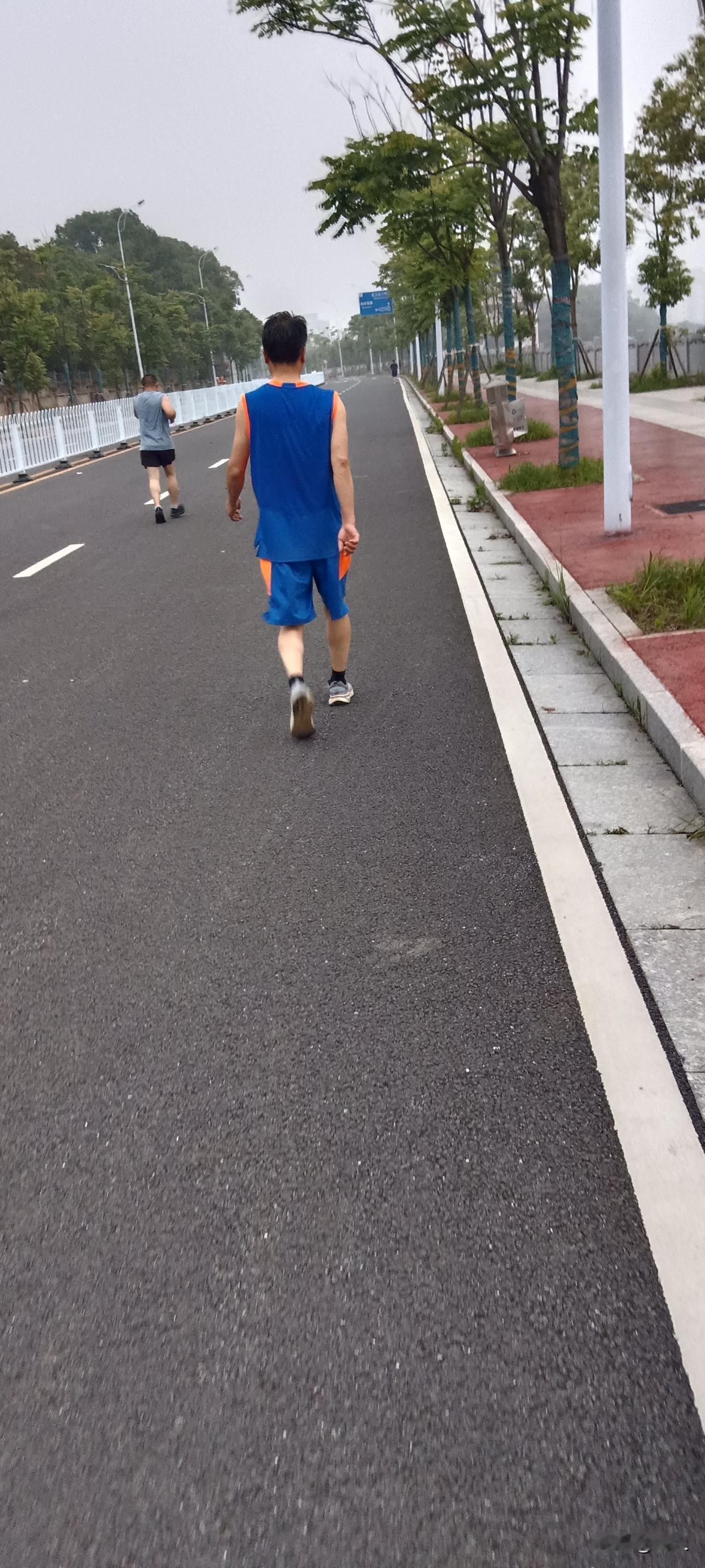 我认为应该别把压岁钱想得太单纯，根本不是孩子凭空得来的福利，本质就是大人之间人情