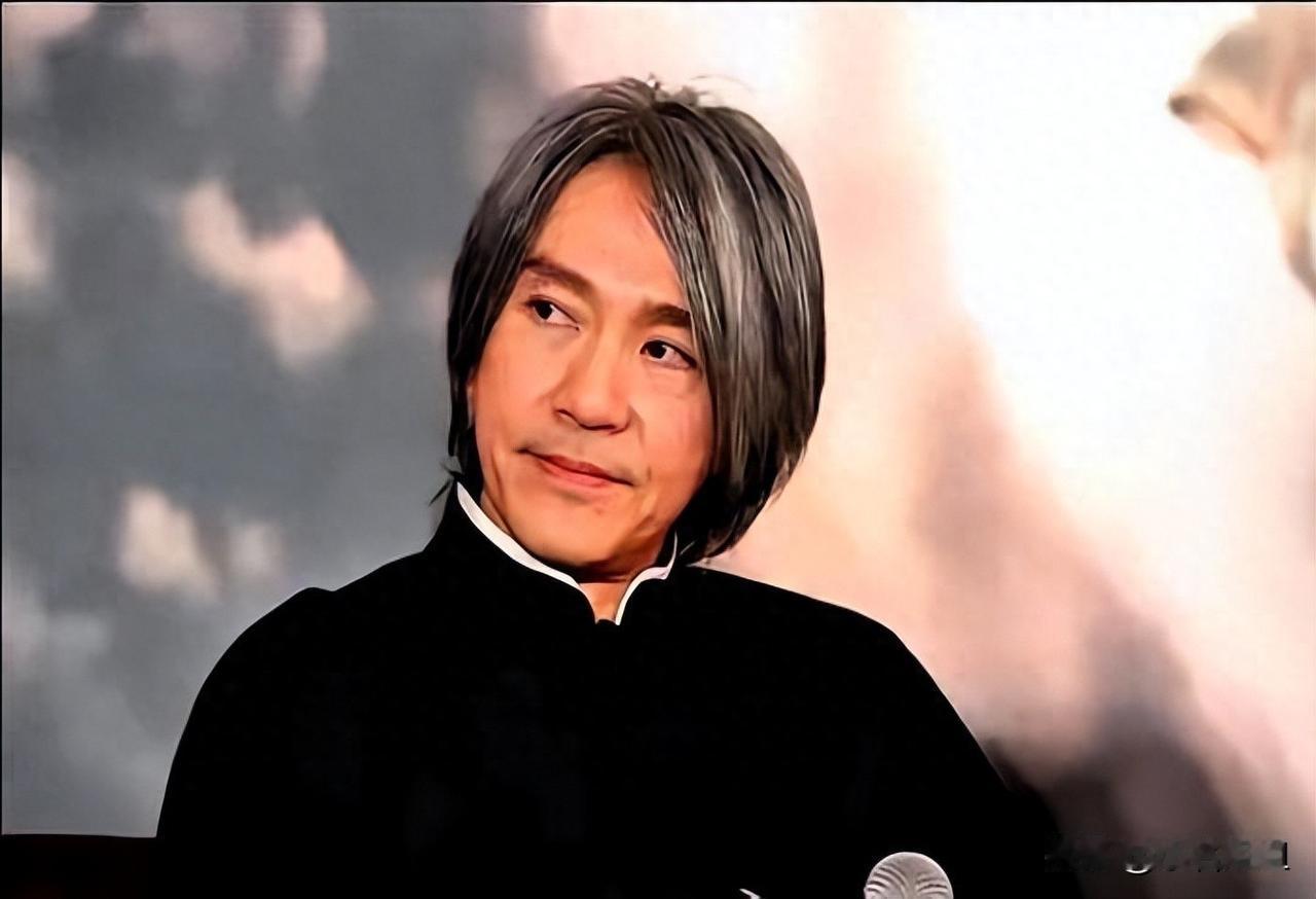 星爷这次又又又栽了，
砸了6个亿拍《美人鱼2》，
结果观众没等来上映，
先等来了