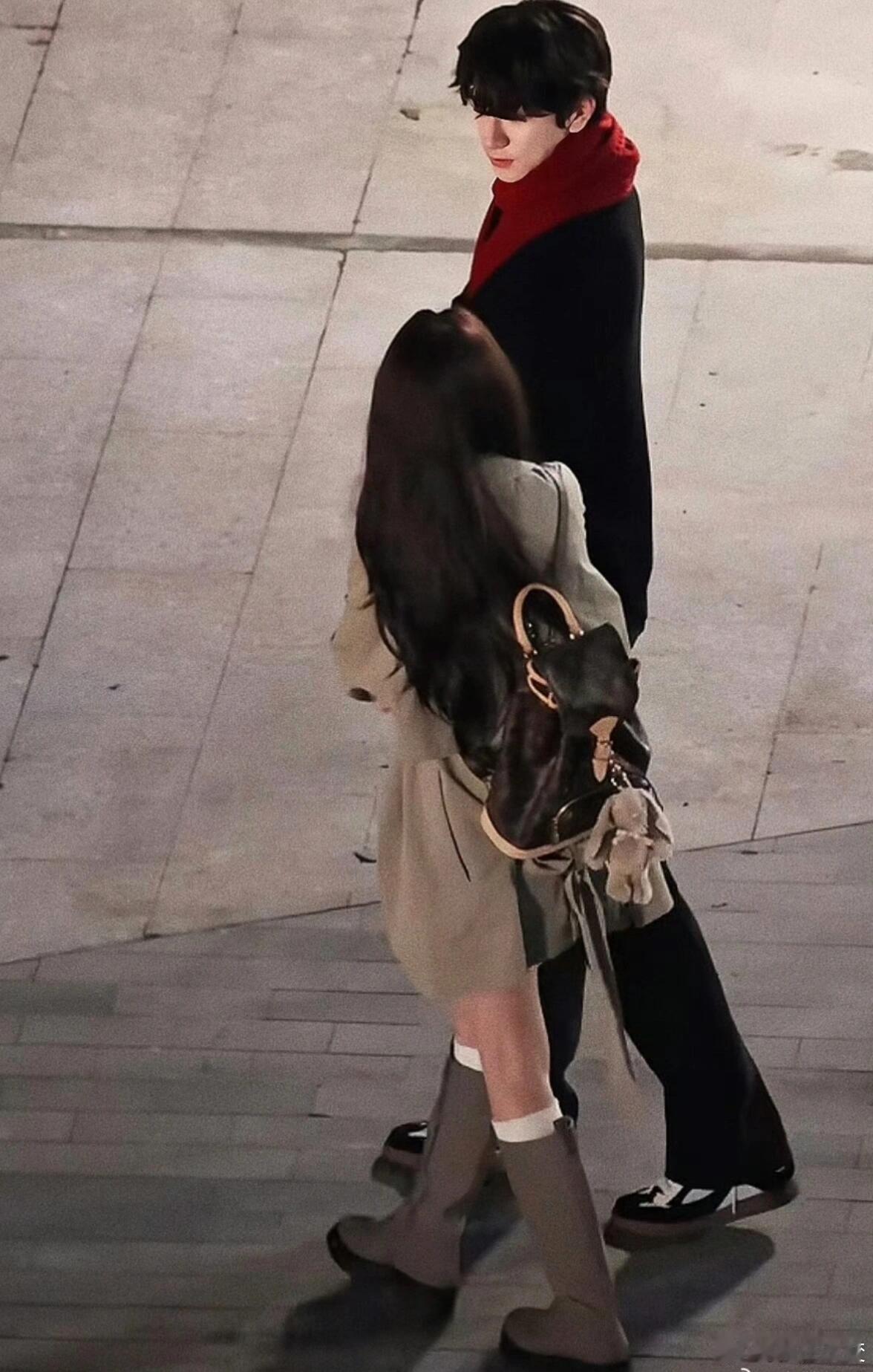 卢昱晓[超话]  卢昱晓背的这只lv真好看狠狠种草了卢昱晓｜ ​​​