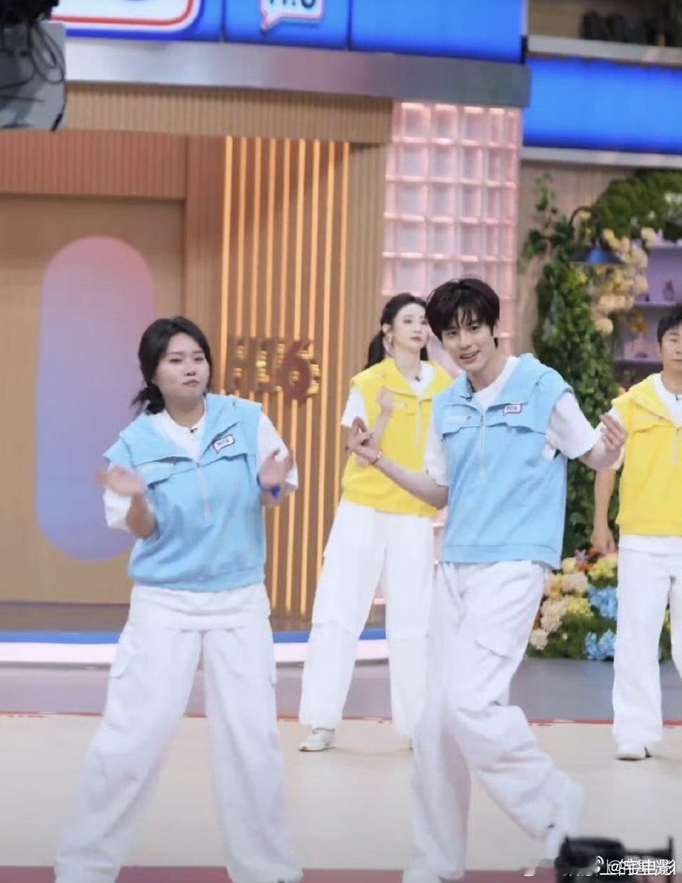 你好星期六魏哲鸣李雪琴cha了爱情鸟你好星期六 双人舞反差感拉满！魏哲鸣李雪琴跳