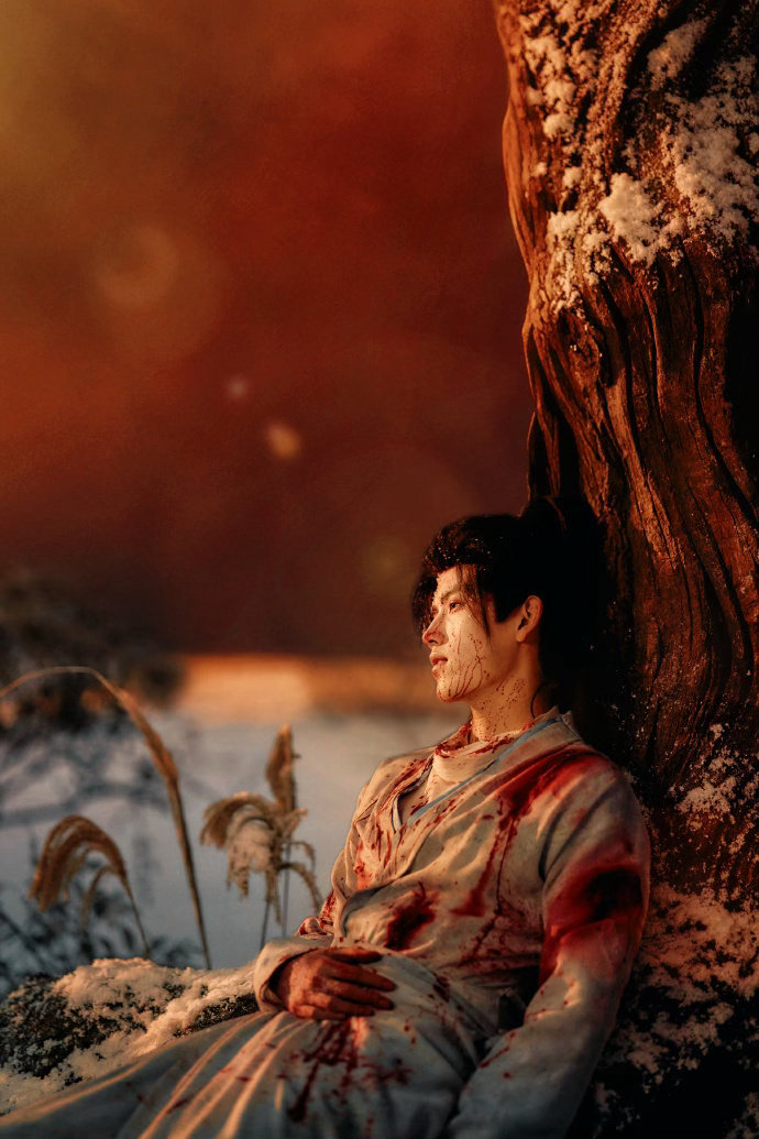 陈飞宇受刑戏镜头 《白日提灯》今日名场面预定！段胥受刑时那句“没有什么镣铐可以拷