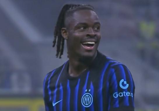 比塞克最近踢疯了，主帅齐沃直接把他当核心用。
没进德国队？
没事，热刺球探天天蹲