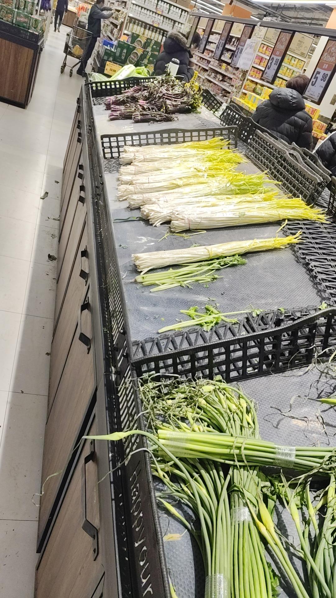 这年过完，都回城里了，超市被搬空了，看来是都回来了[我想静静]