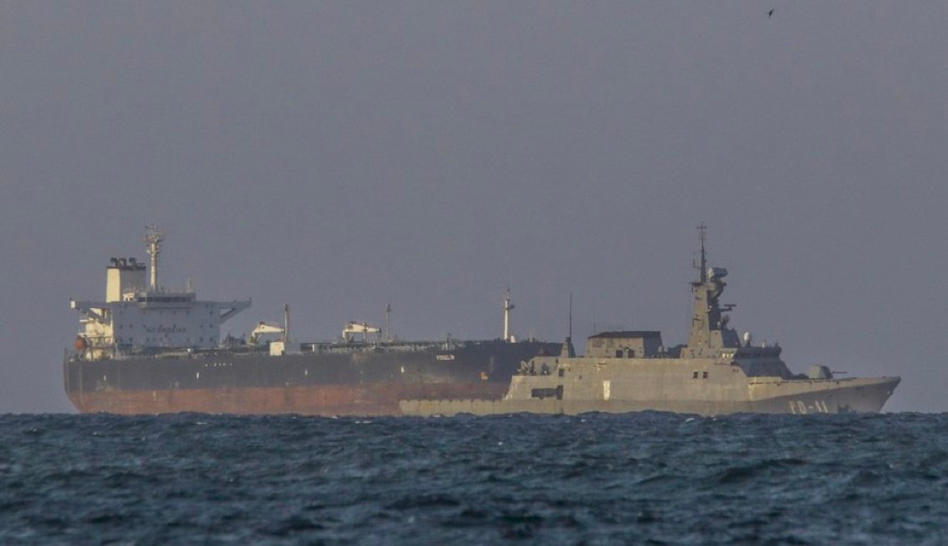 海外新鲜事 特朗普周三宣布，美军在委内瑞拉沿海扣押了一艘油轮，他对委内瑞拉强人马