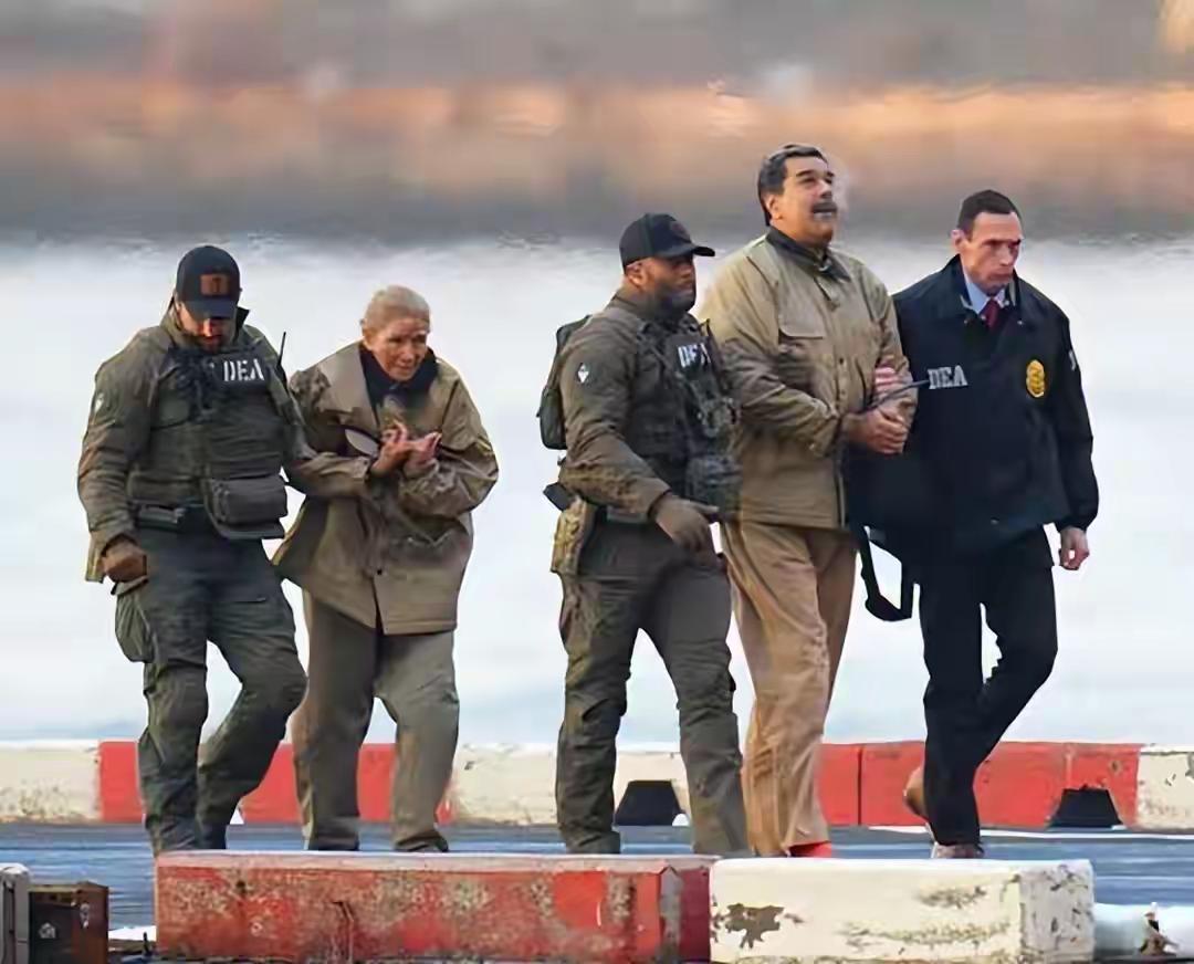 美军战机直扑委内瑞拉首都 中俄装备为何集体“静默”？

一架EA-18G咆哮者电