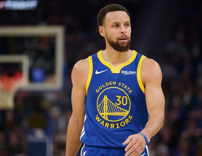 NBA常规赛，勇士111-85战胜森林狼，库里赛后接受了媒体采访。谈到对阵森林狼