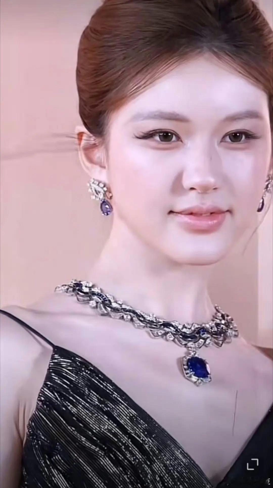 赵露思是真的没什么审美 妆容又一次的踩雷 ​​​