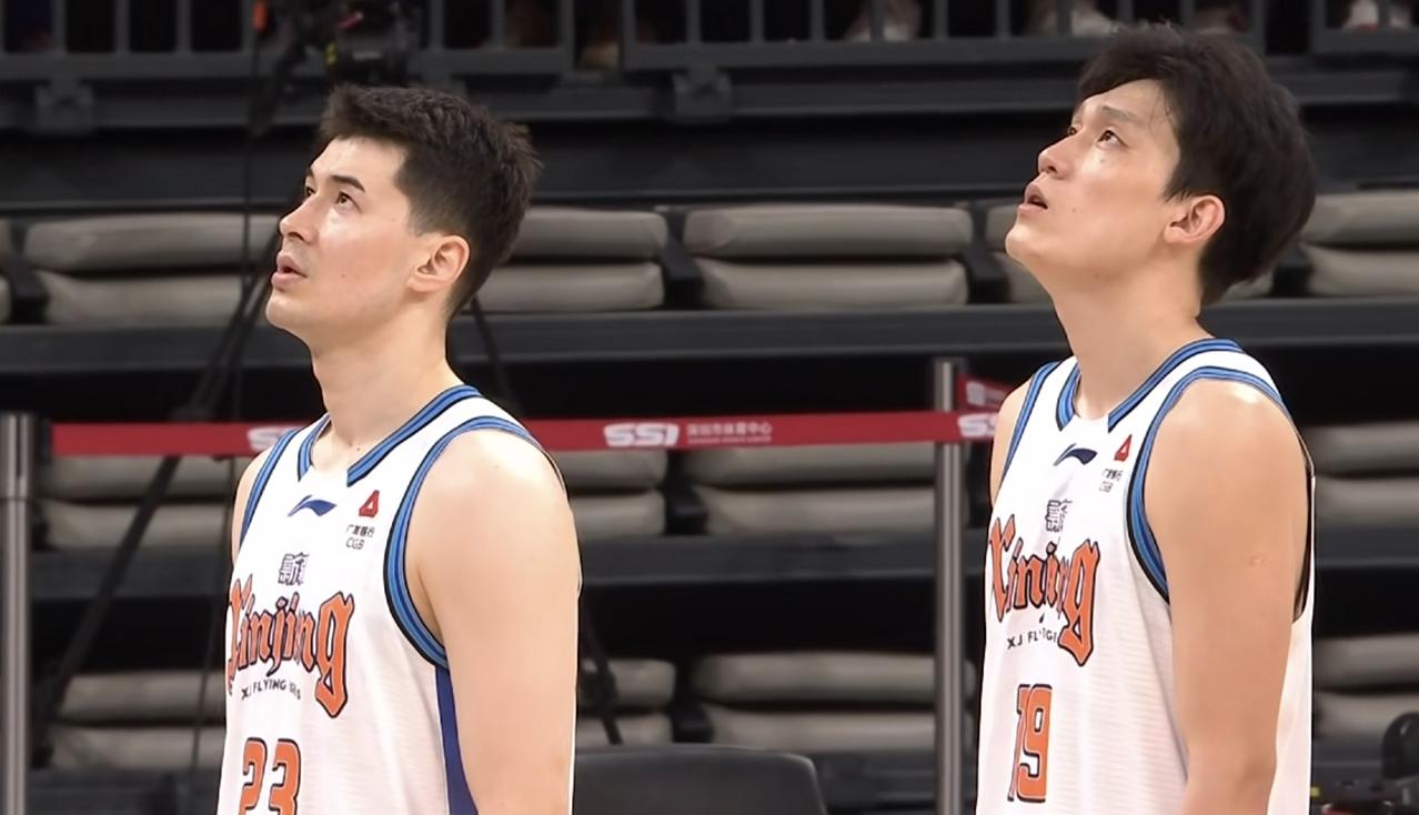 看了今晚新疆男篮与深圳男篮的比赛，我真的很高兴呀！新疆男篮只不过才输了32分而已