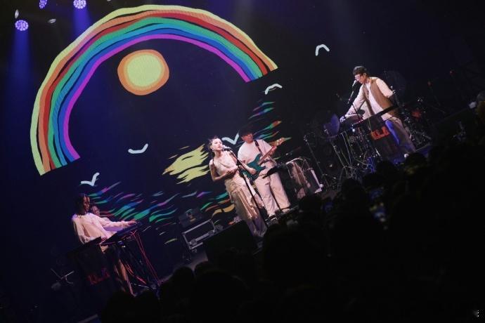 郭采洁 正是闯荡不睡觉的年纪  看郭采洁这动态，从 “不睡觉” 到祝福大家，她在