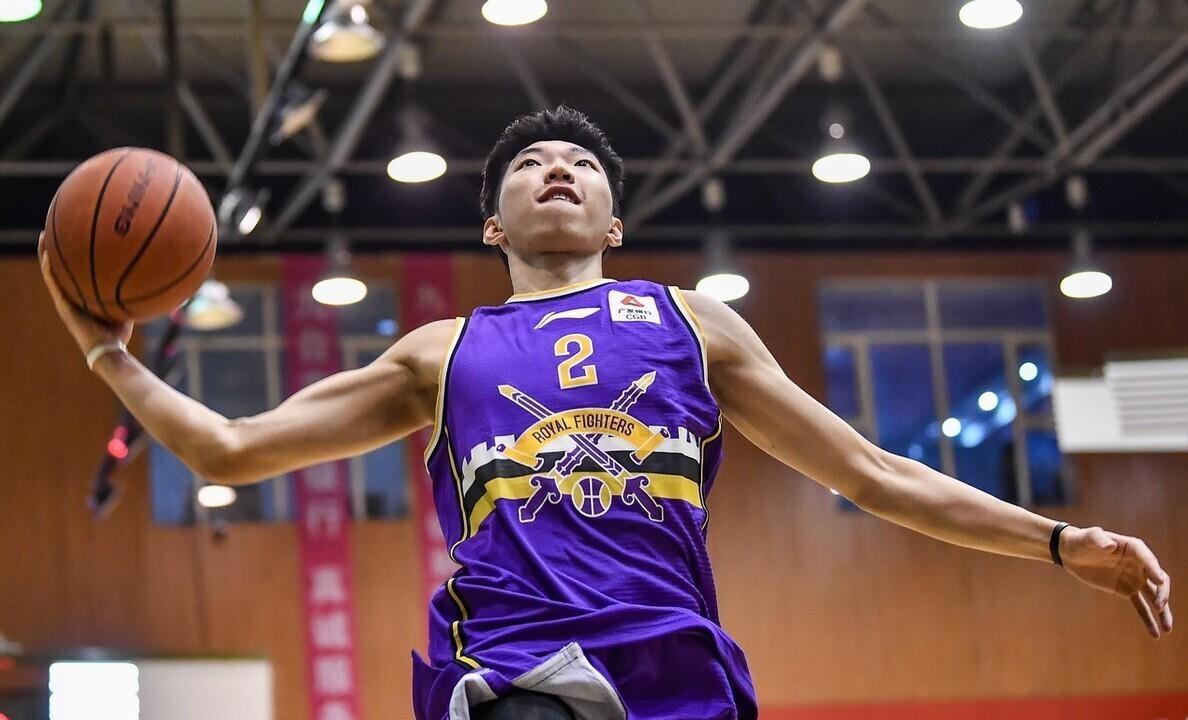 男篮突破能力突出的本土球员，这几位确实常被球迷提起。廖三宁靠节奏和人球结合撕防线
