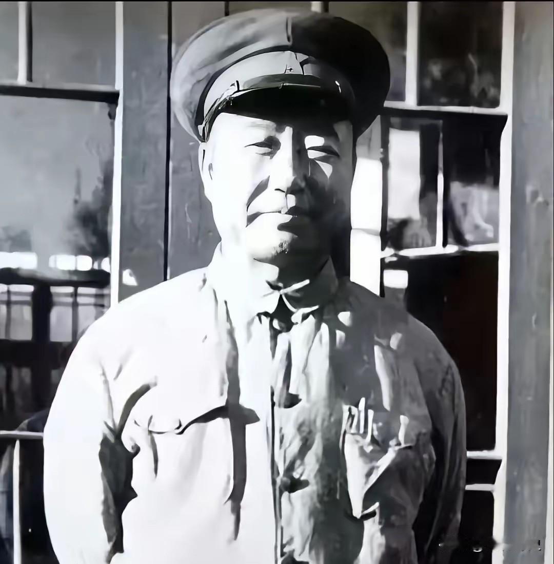 董其武起义时他的长子董济民还在重庆，后来董济民就被毛人凤下令逮捕并被押送到了台湾