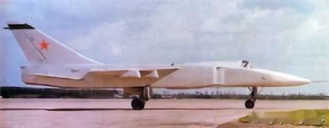 1975年2月4日，苏-24前线轰炸机正式服役。

苏联空军接收了一款性能卓越的