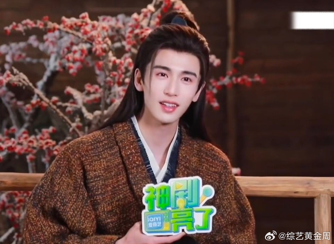 张凌赫心中的谢征进行曲张凌赫心中的谢征进行曲是天下 张凌赫也太可爱了吧！现场清唱