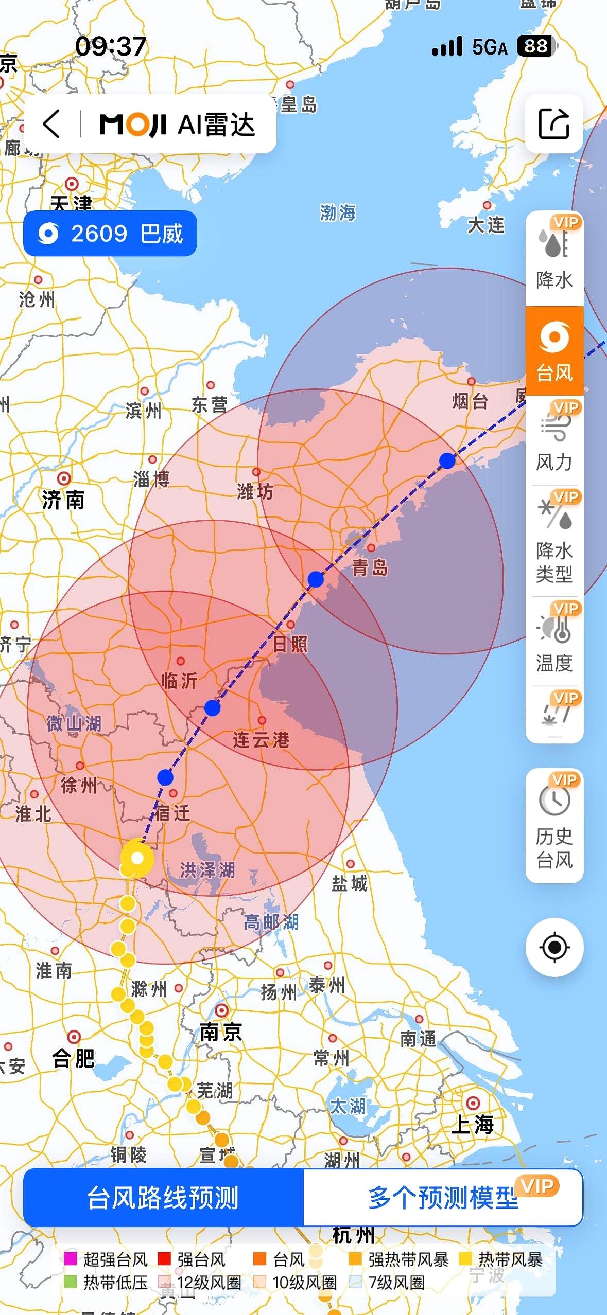 说山东是块风水宝地的，这回又有谈资了。
台风先在浙江上岸，进安徽打了个回头弯，擦